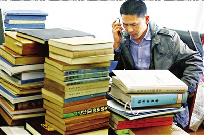 有一个安静的环境读书，蔡伟已很满意。　上海《青年报》供图